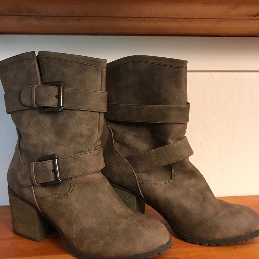 Boots - Picture 2 of 3